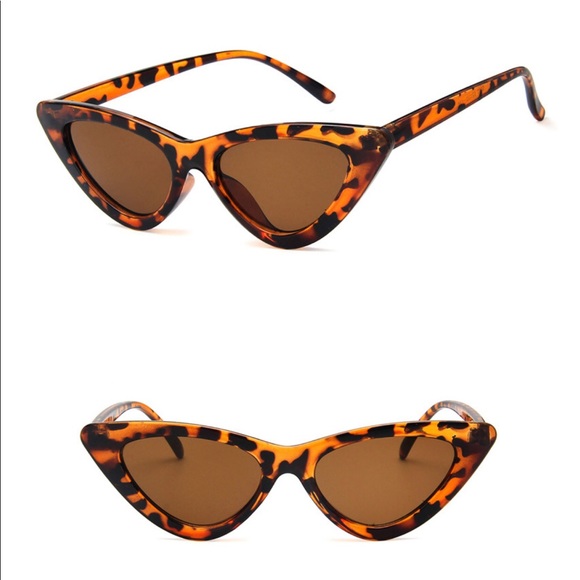 ๐ Leopard Print Cat Eye Plastic Sunglasses ๐ - Picture 2 of 6
